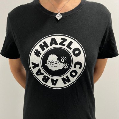 Camiseta Mujer Negra "Hazlo con Abay" | Solidaria y Cómoda